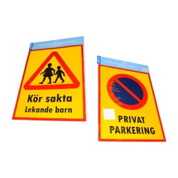 Plastskylt Dubbelsidig Kör sakta / Privat parkering 30x40cm